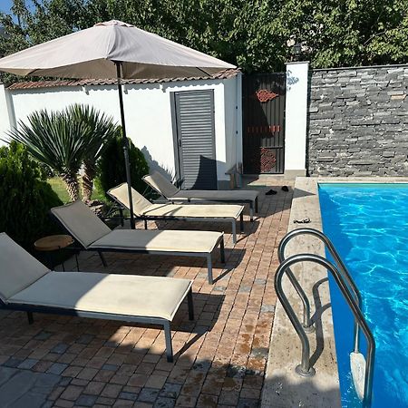 יירבאן Garden Lounge Hotel מראה חיצוני תמונה