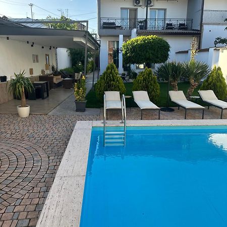יירבאן Garden Lounge Hotel מראה חיצוני תמונה