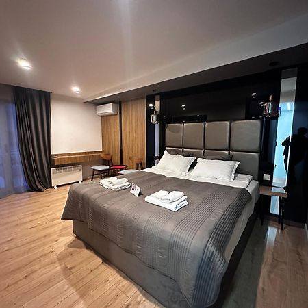 יירבאן Garden Lounge Hotel מראה חיצוני תמונה