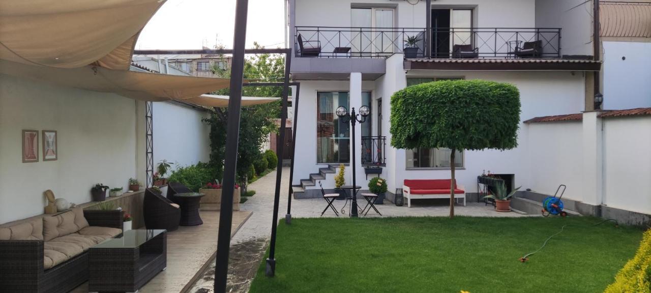 יירבאן Garden Lounge Hotel מראה חיצוני תמונה