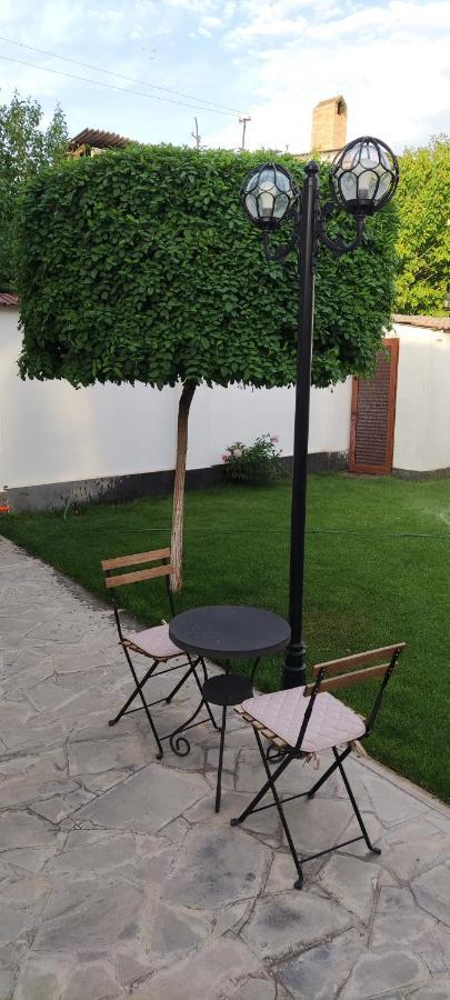 יירבאן Garden Lounge Hotel מראה חיצוני תמונה