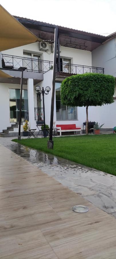 יירבאן Garden Lounge Hotel מראה חיצוני תמונה