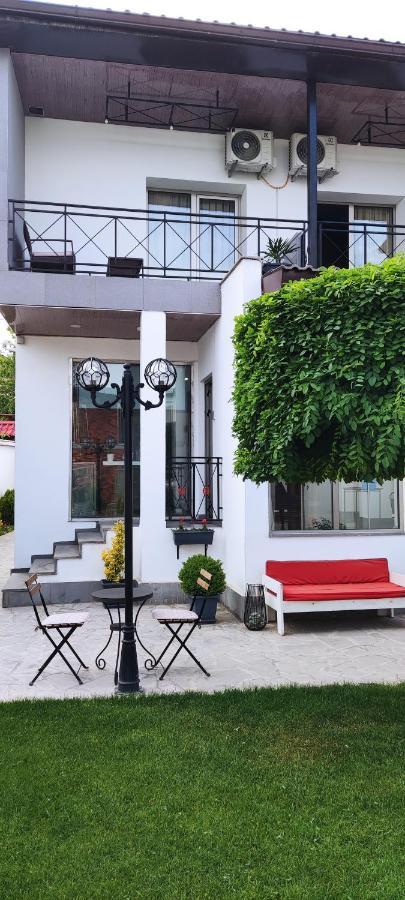 יירבאן Garden Lounge Hotel מראה חיצוני תמונה