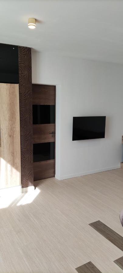 יירבאן Garden Lounge Hotel מראה חיצוני תמונה