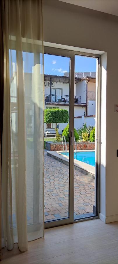 יירבאן Garden Lounge Hotel מראה חיצוני תמונה