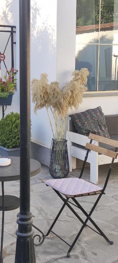 יירבאן Garden Lounge Hotel מראה חיצוני תמונה