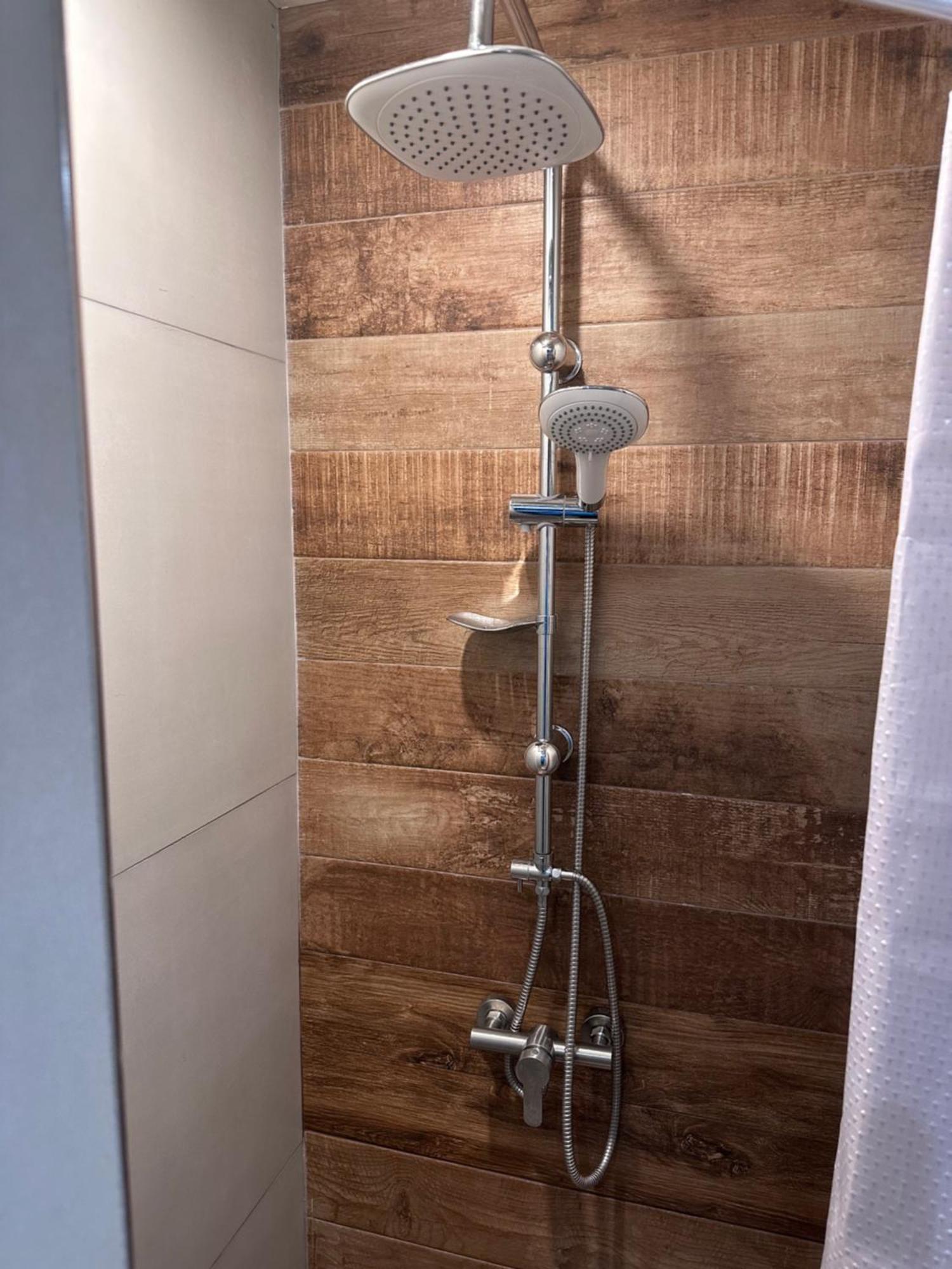 יירבאן Garden Lounge Hotel מראה חיצוני תמונה