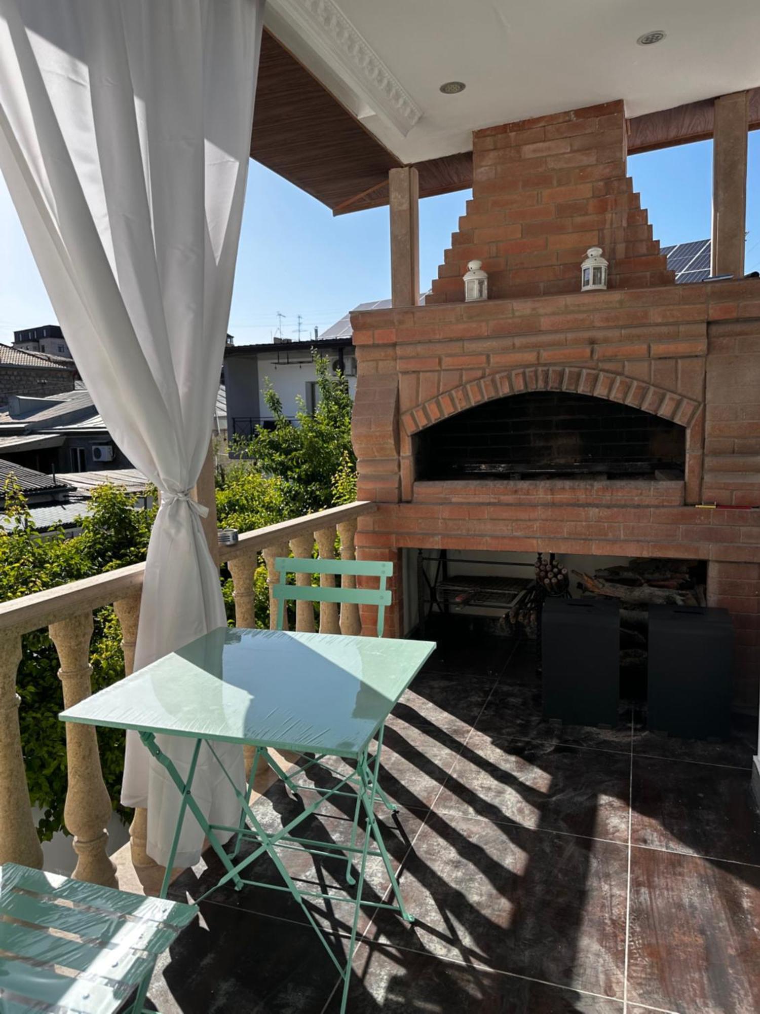 יירבאן Garden Lounge Hotel מראה חיצוני תמונה