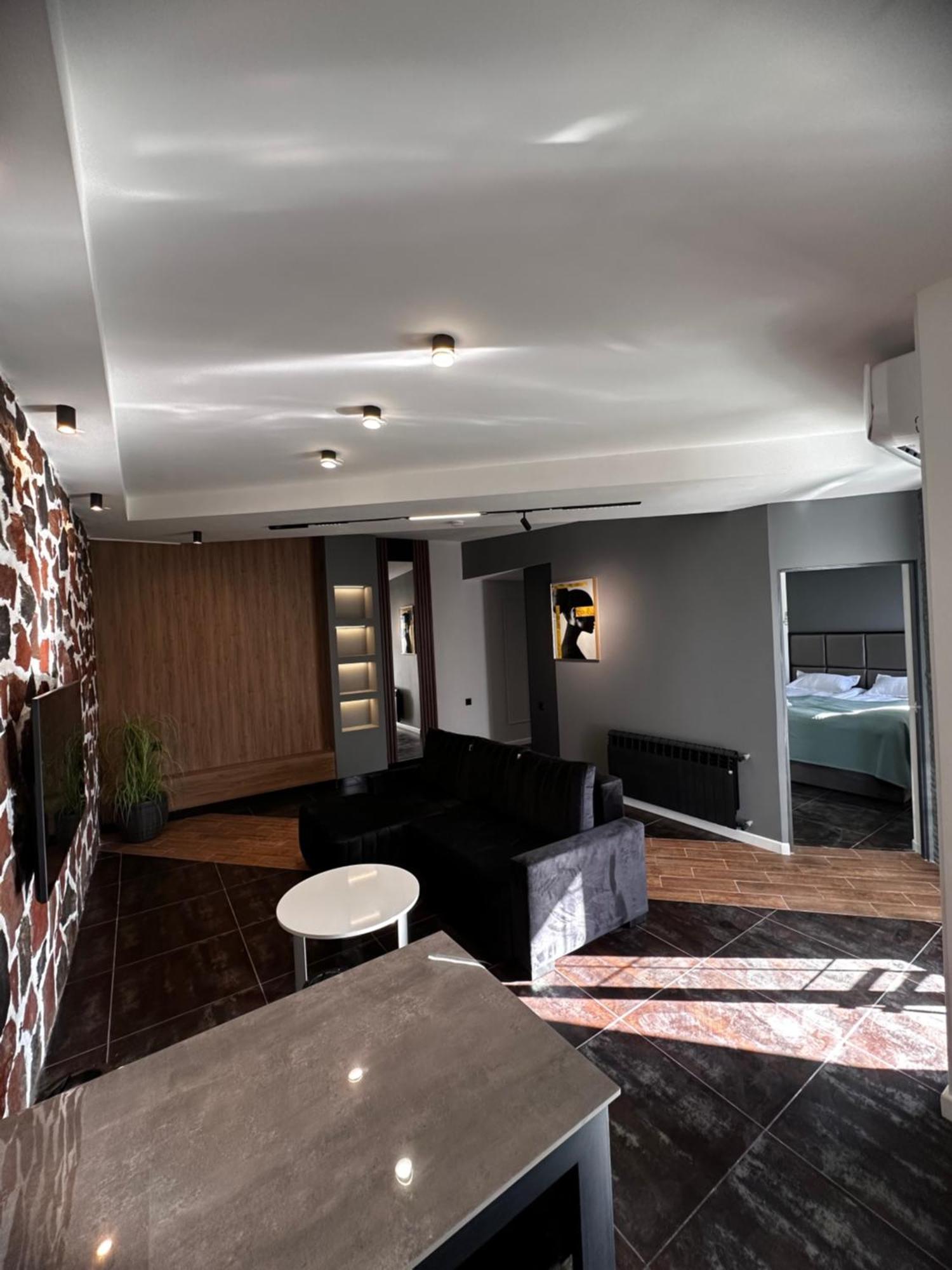 יירבאן Garden Lounge Hotel מראה חיצוני תמונה