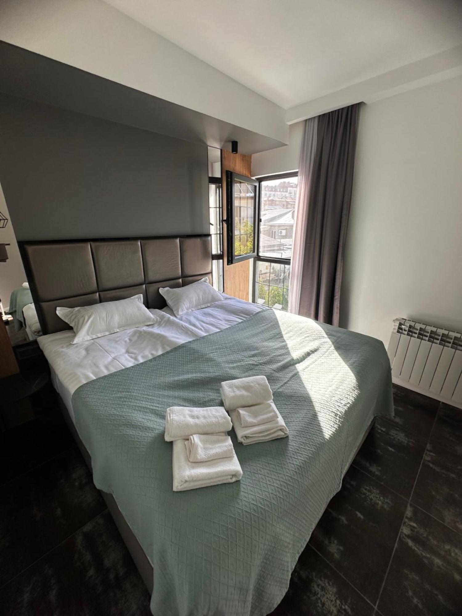 יירבאן Garden Lounge Hotel מראה חיצוני תמונה