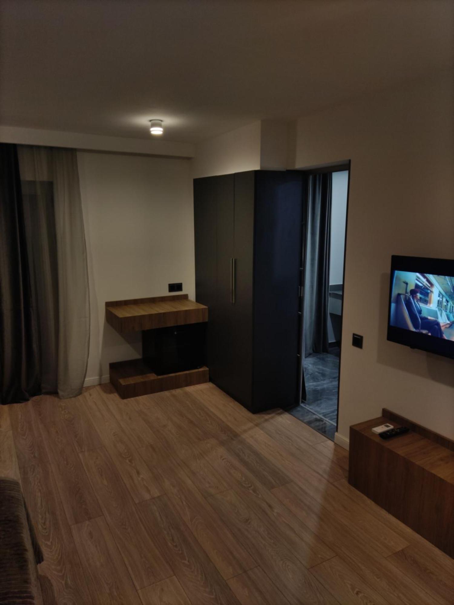 יירבאן Garden Lounge Hotel מראה חיצוני תמונה