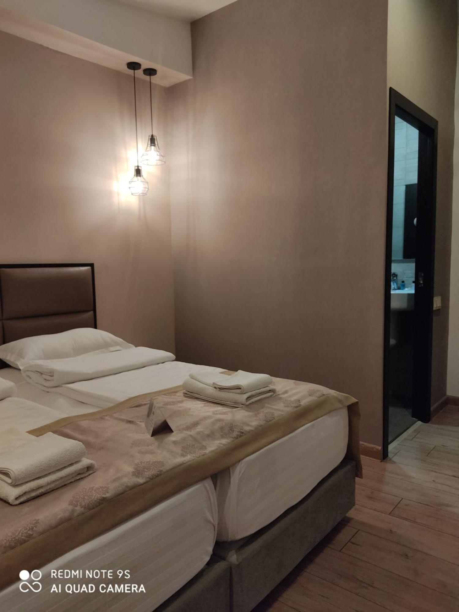 יירבאן Garden Lounge Hotel חדר תמונה