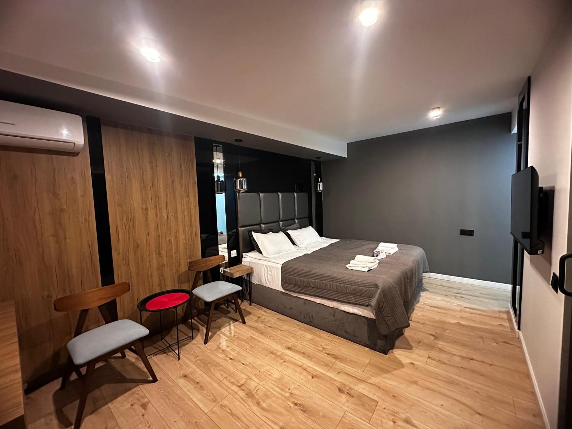 יירבאן Garden Lounge Hotel מראה חיצוני תמונה