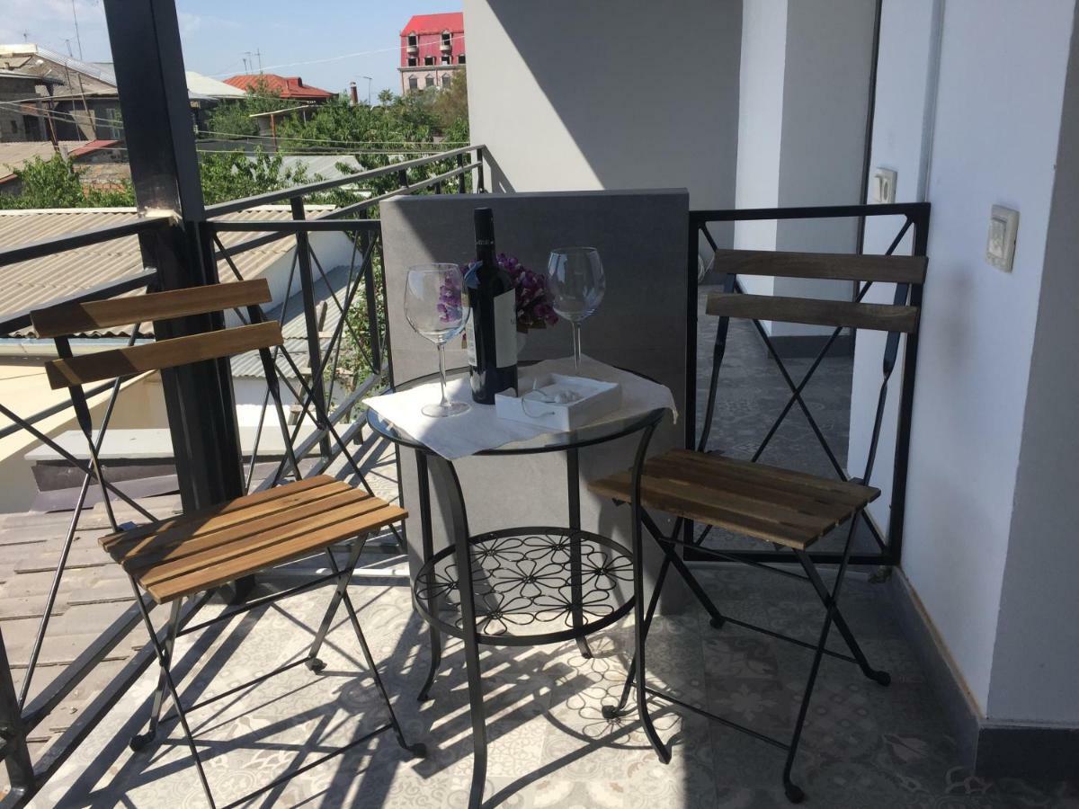 יירבאן Garden Lounge Hotel מראה חיצוני תמונה